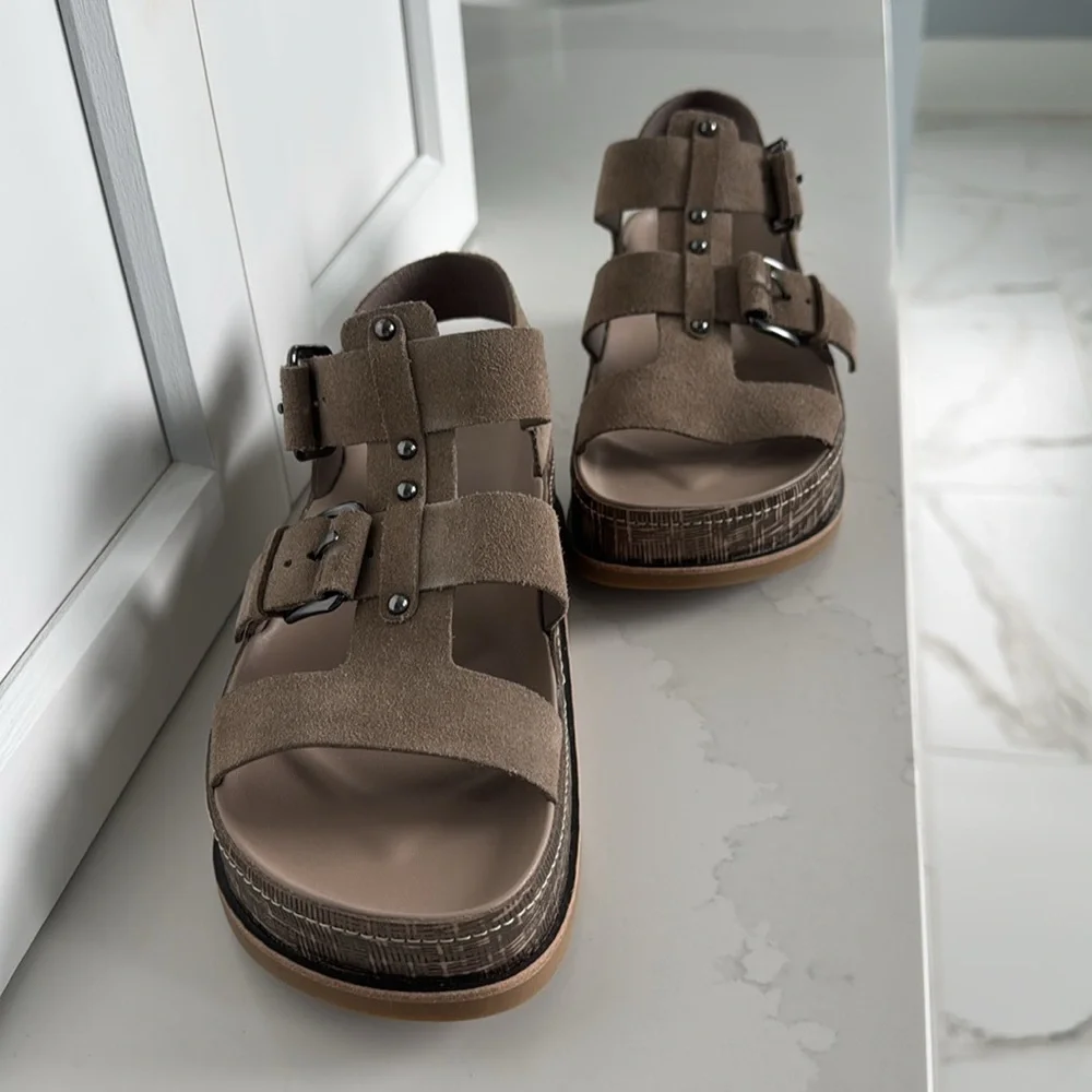 Donald Pliner suede sandals in size 5.5. - Picture 8 of 8